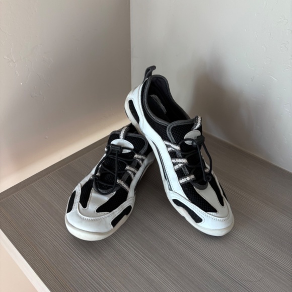 Lands End - Light Wear Toggle Athletic Shoe in Black & White - Picture 8 of 9